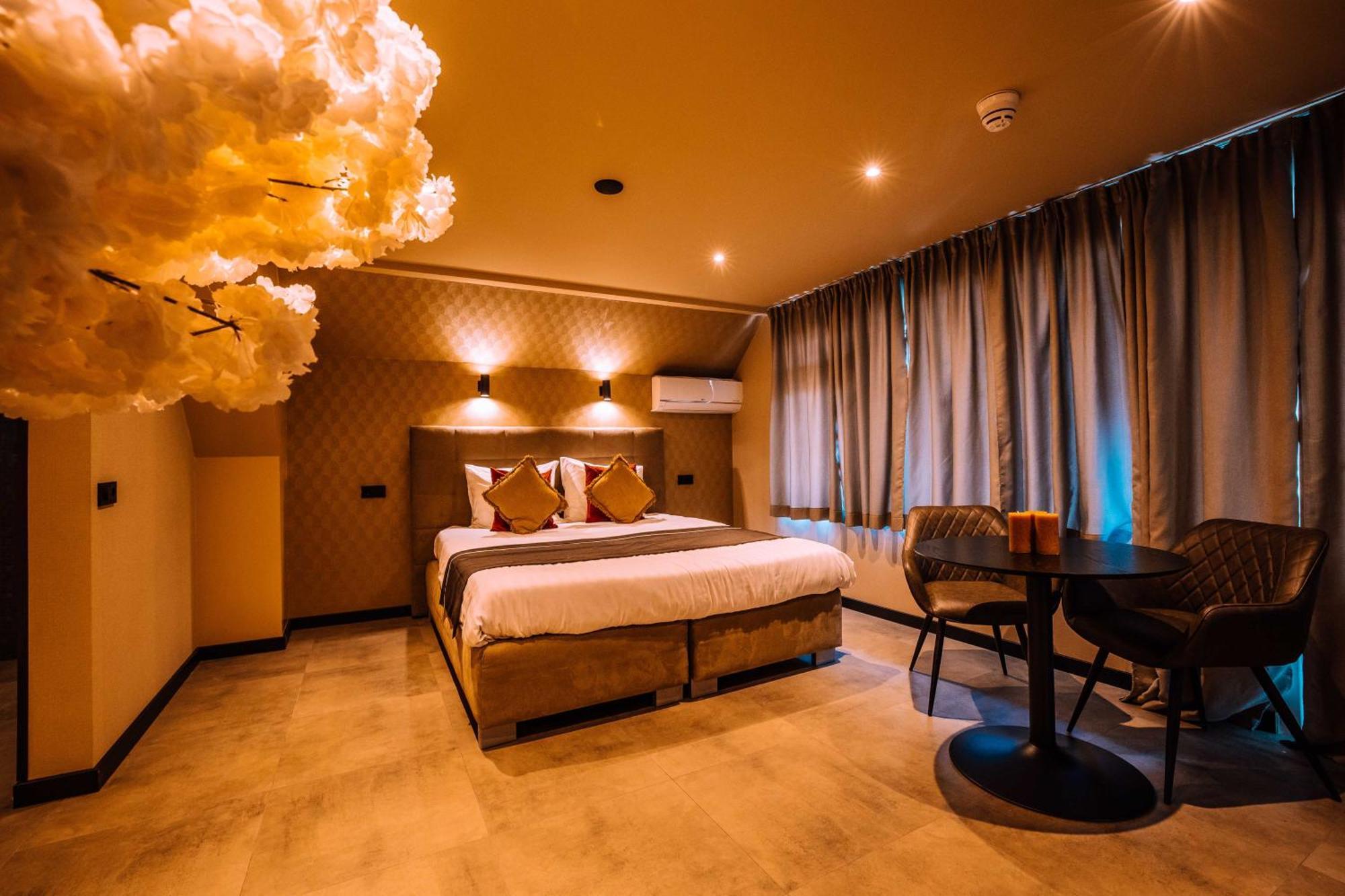Buren Hotel