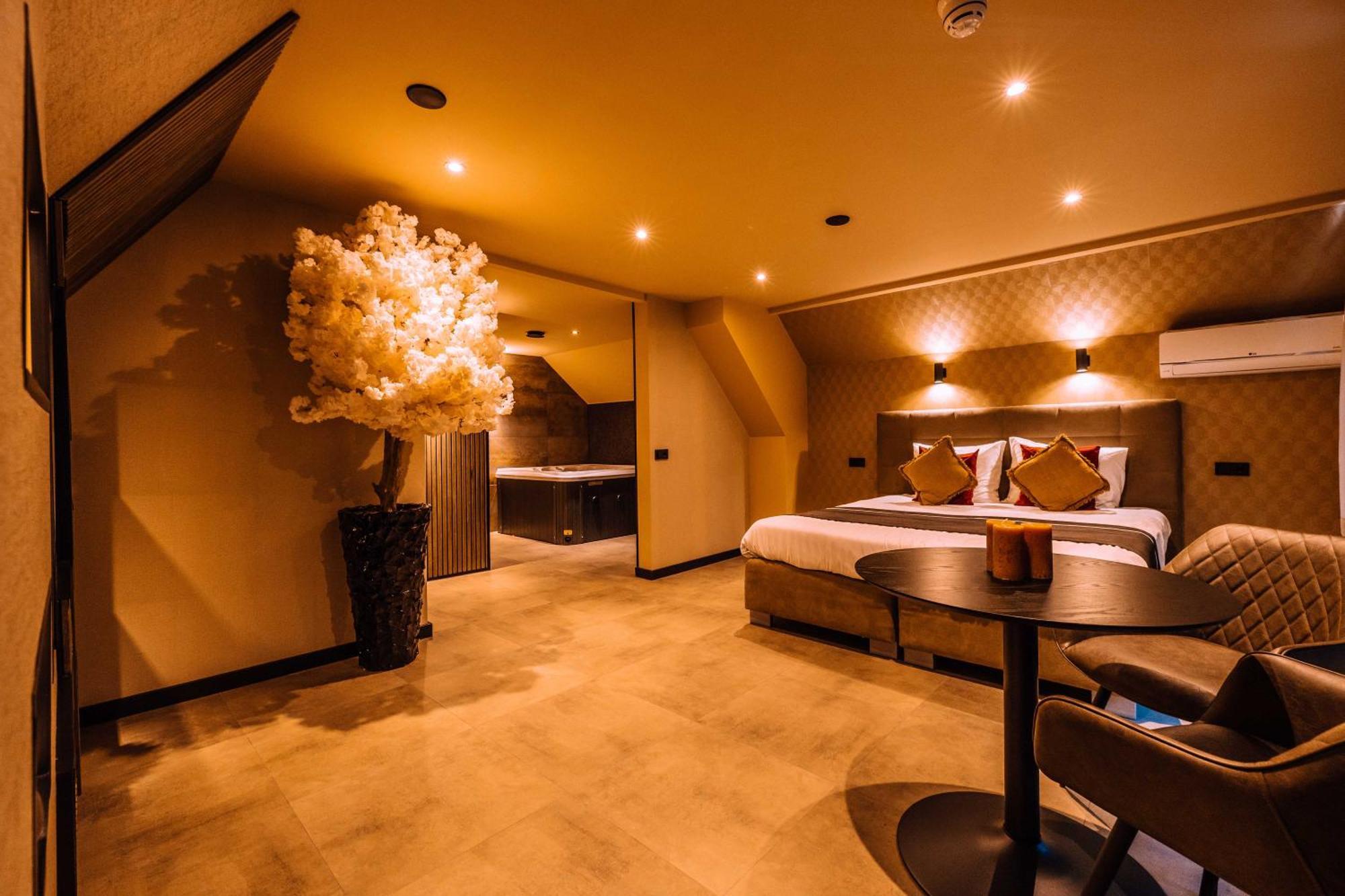 Buren Hotel